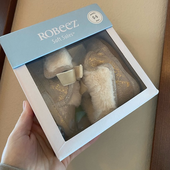 Robeez Willa Cozy Bootie Moccasins ❄️ - Picture 1 of 3